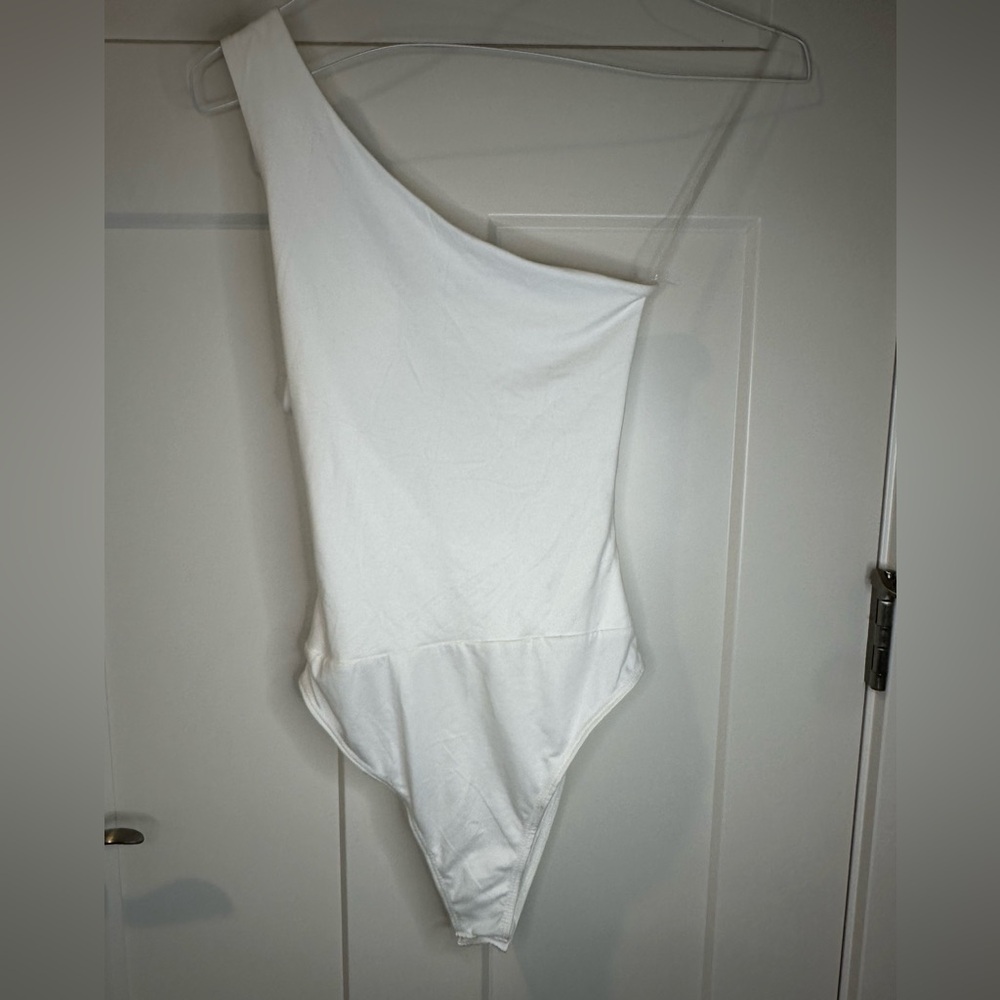 One Shoulder White‎ Bodysuit | Small | Asymmetrical Draped Top